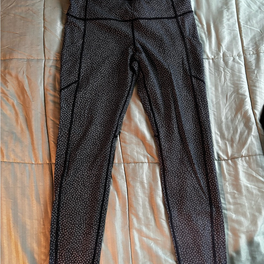 Size 10 Lululemon Speed Tight V - Frozen Fizz Reflective